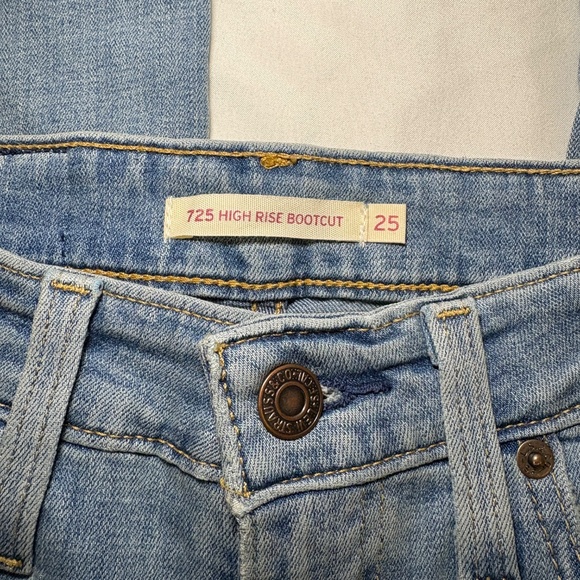 Levi's 725 High Rise Women's Light Blue Distressed Jeans Bootcut Size 25x30 - Picture 10 of 12